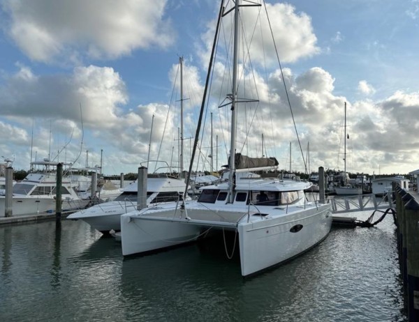 2015 44’ Fountaine Pajot Hélia Owners version