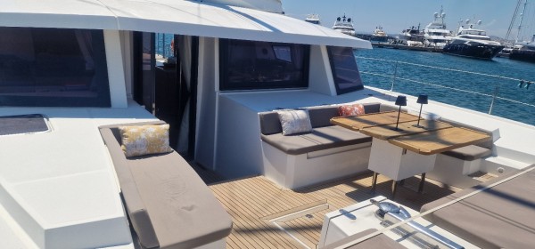 Catamaran BALI 5.4 (2019) privately owned in excellent condition with a lot of extra!!